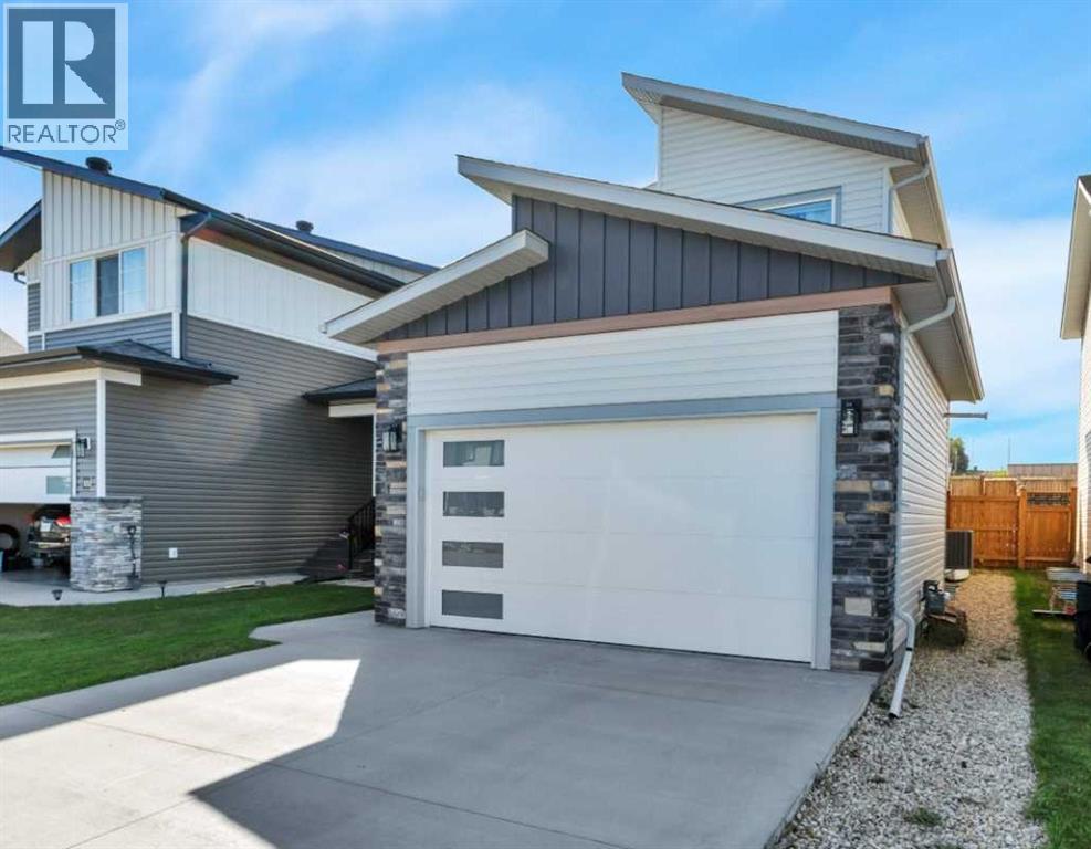 Listing photo – 103 Crestview Boulevard, Sylvan Lake