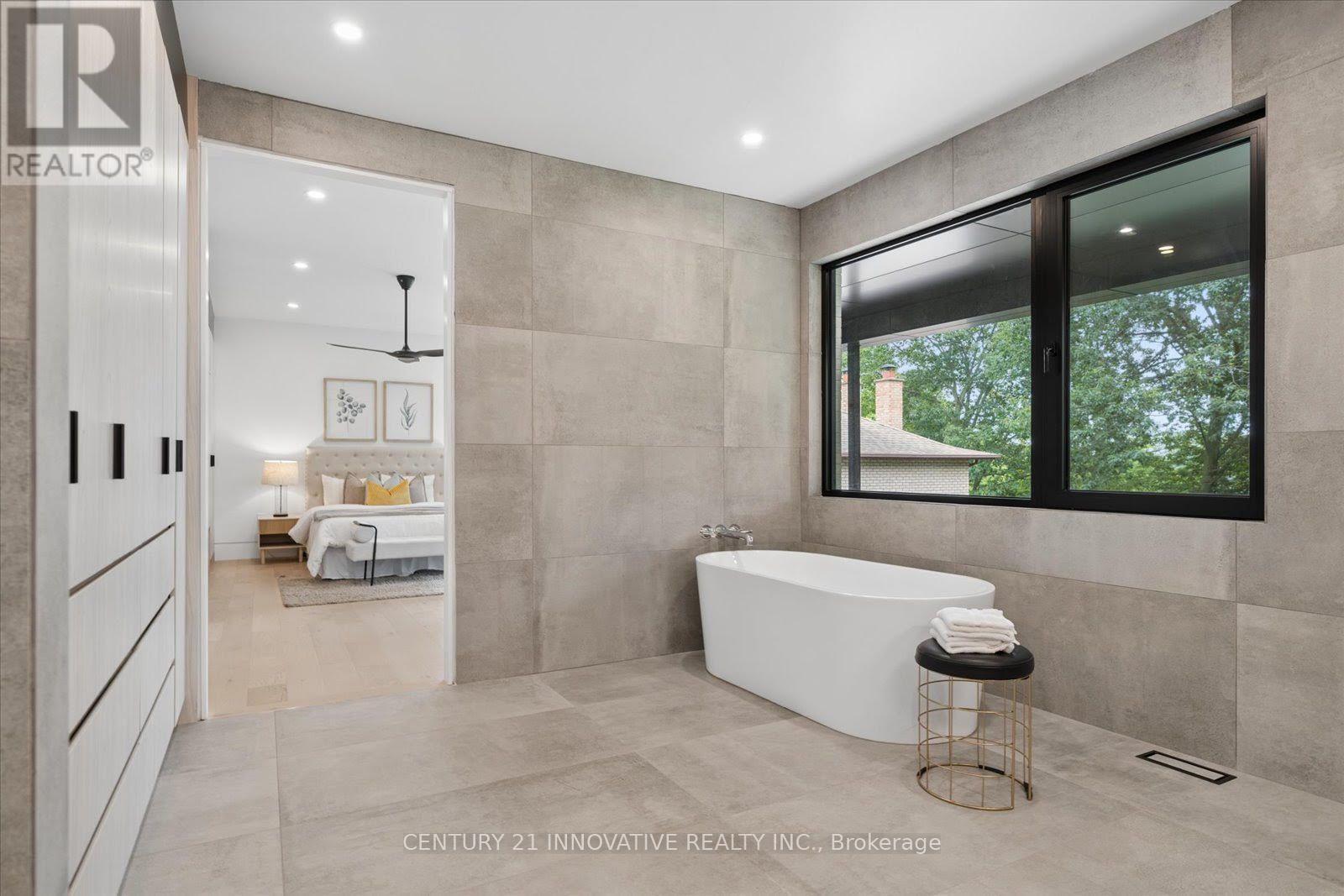 10 HAIDA COURT - 27
