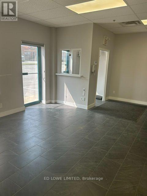 #5 to 8 112 SAUNDERS Road, Barrie (400 East), Ontario, L4N9A8, Barrie (400 East), Ontario — photo 3 of 5