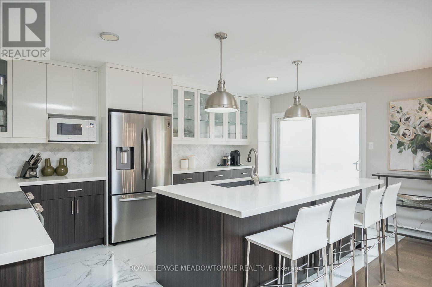 845 GIFFORD CRESCENT - 14