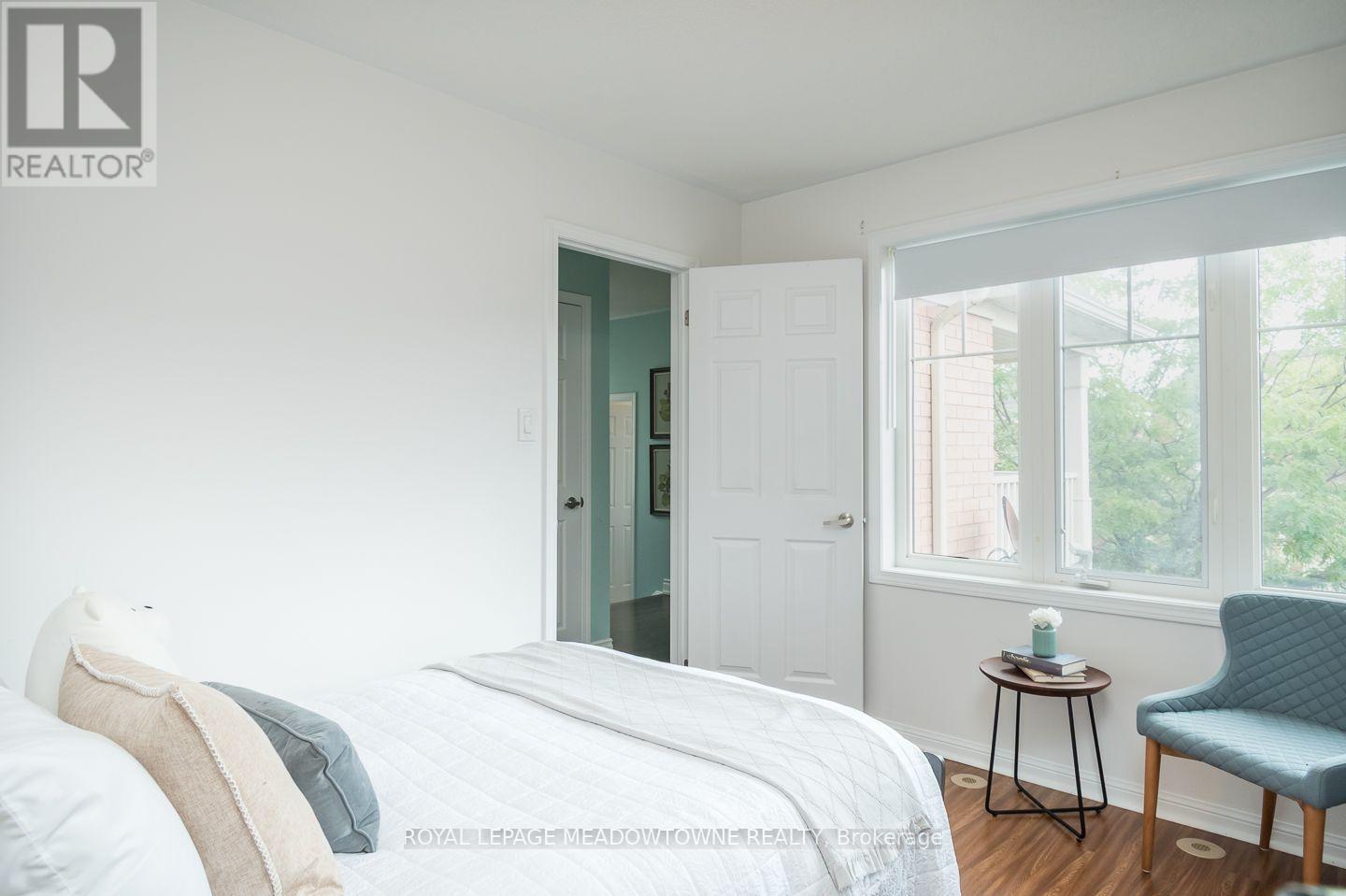 845 GIFFORD CRESCENT - 28
