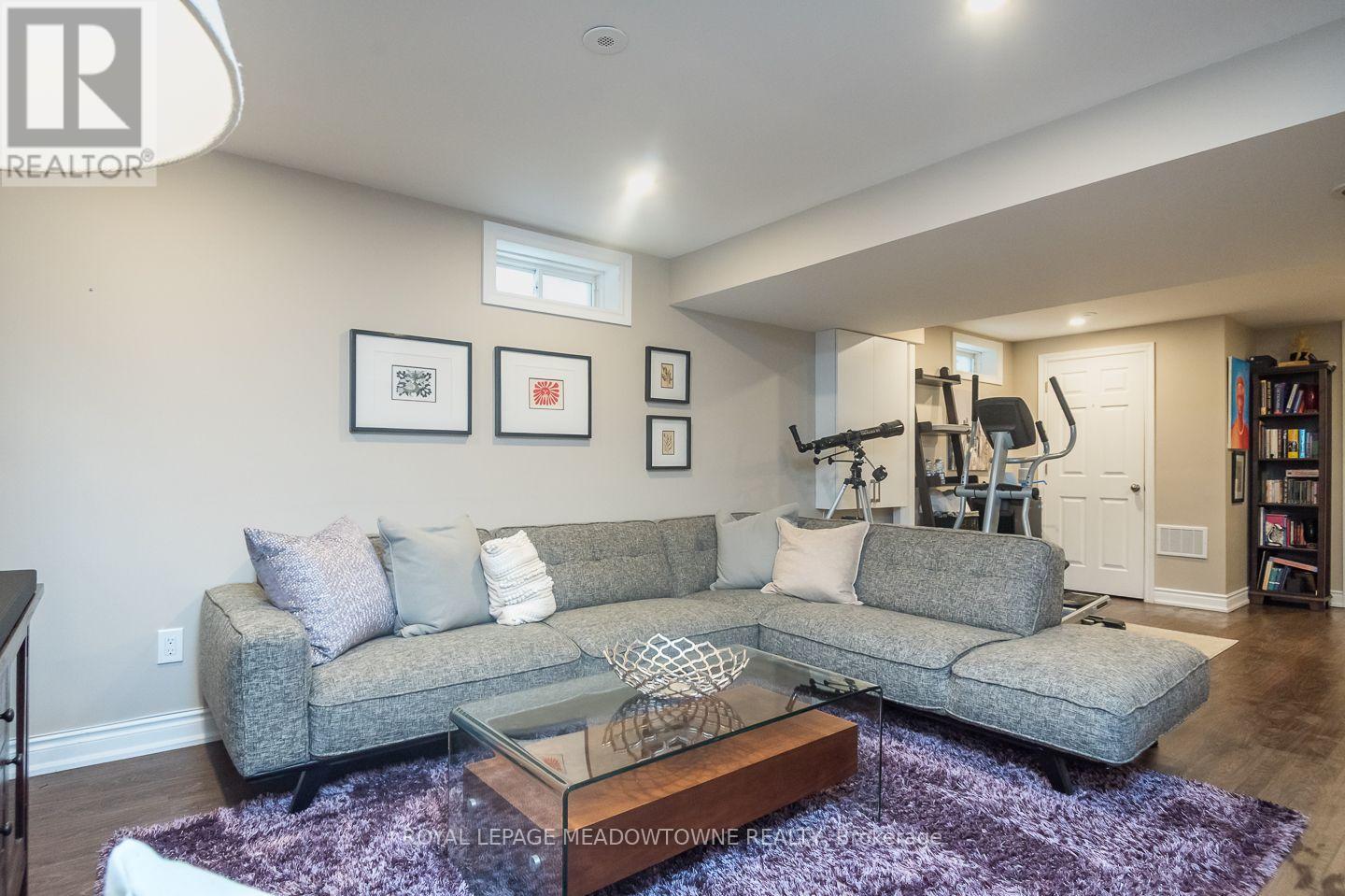 845 GIFFORD CRESCENT - 36