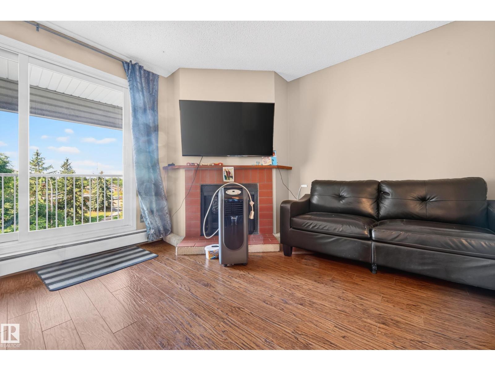 #305 355 Woodbridge WY - 9