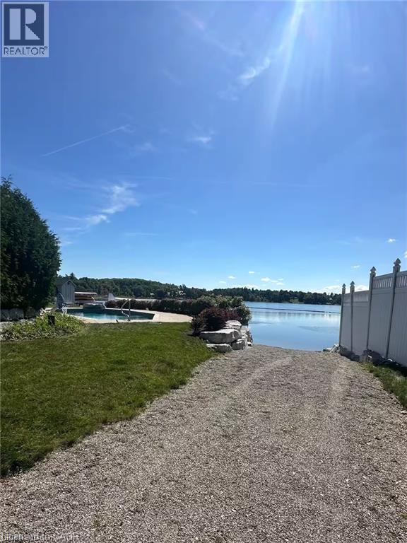 11 LAKE Avenue, Puslinch, Ontario, N3C2V4, Puslinch, Ontario — photo 4 of 5
