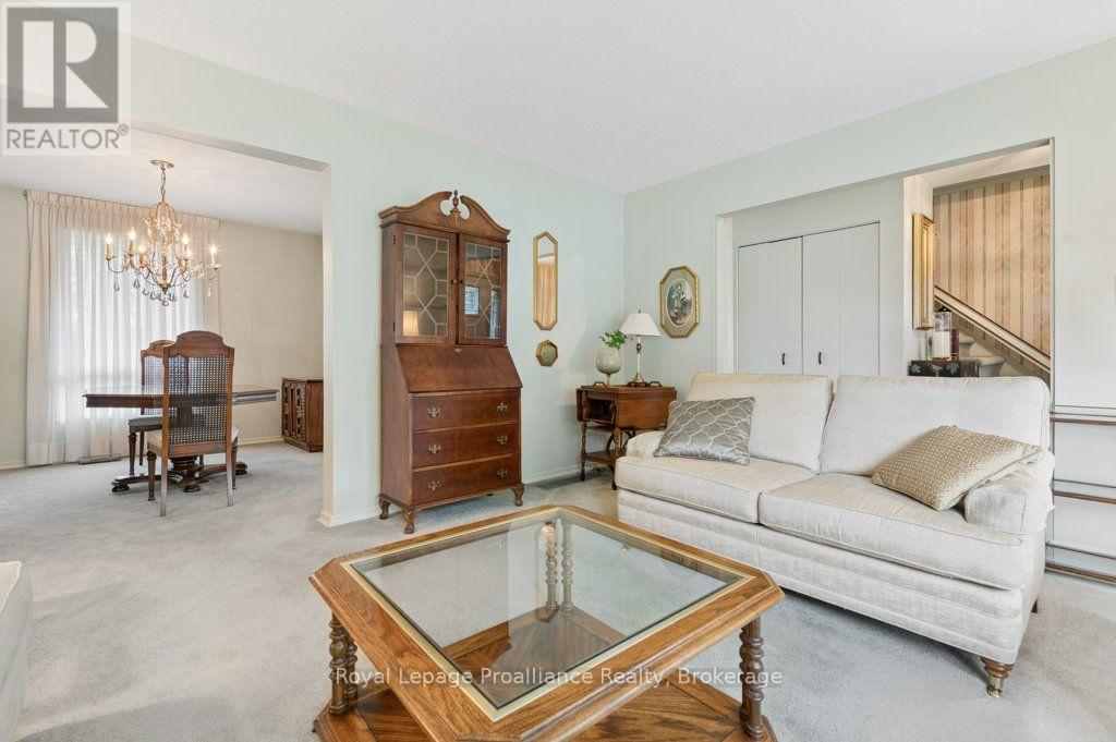 18 CONGER PLACE - 12