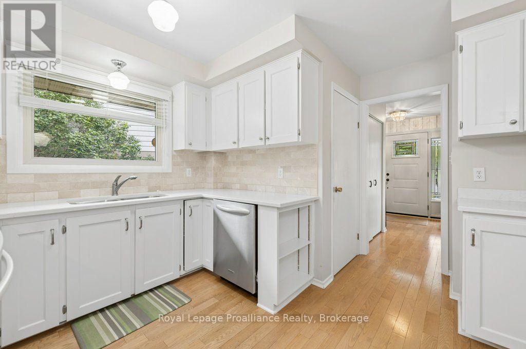18 CONGER PLACE - Image 16