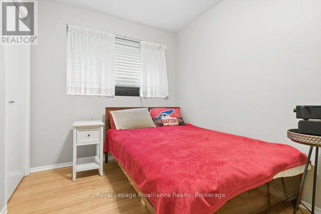 18 CONGER PLACE - 24