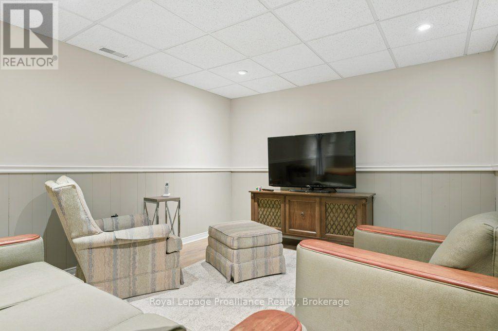 18 CONGER PLACE - Image 34