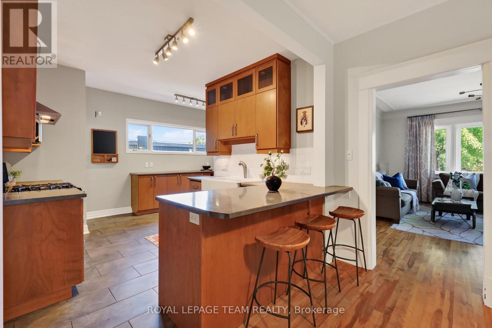10 CLARENDON AVENUE - Image 12