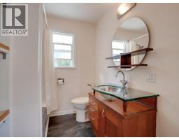 5392 Dale Ave, Powell River, BC V8A3W2 Photo 13
