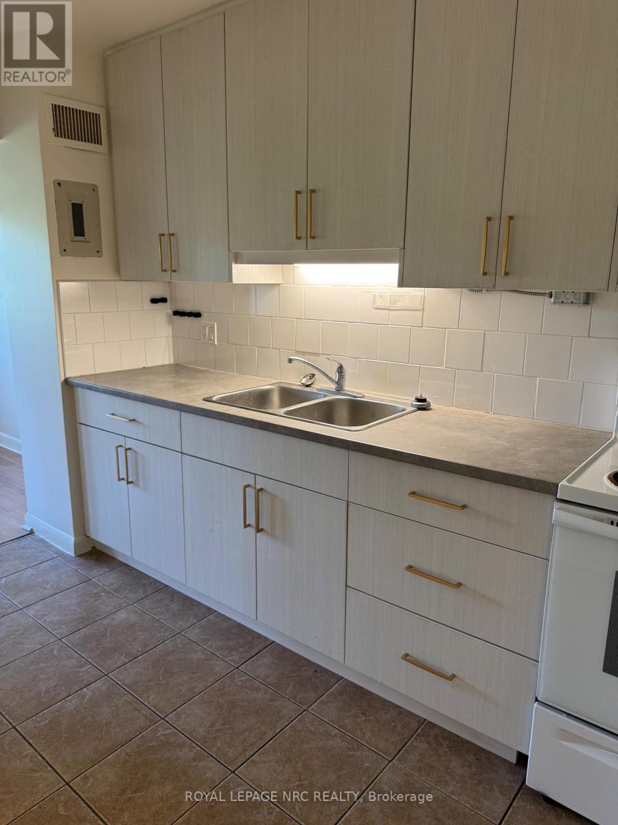#39 6035 Murray Street, Niagara Falls (Dorchester), Ontario, L2G2K4, Niagara Falls (Dorchester), Ontario — photo 4 of 5