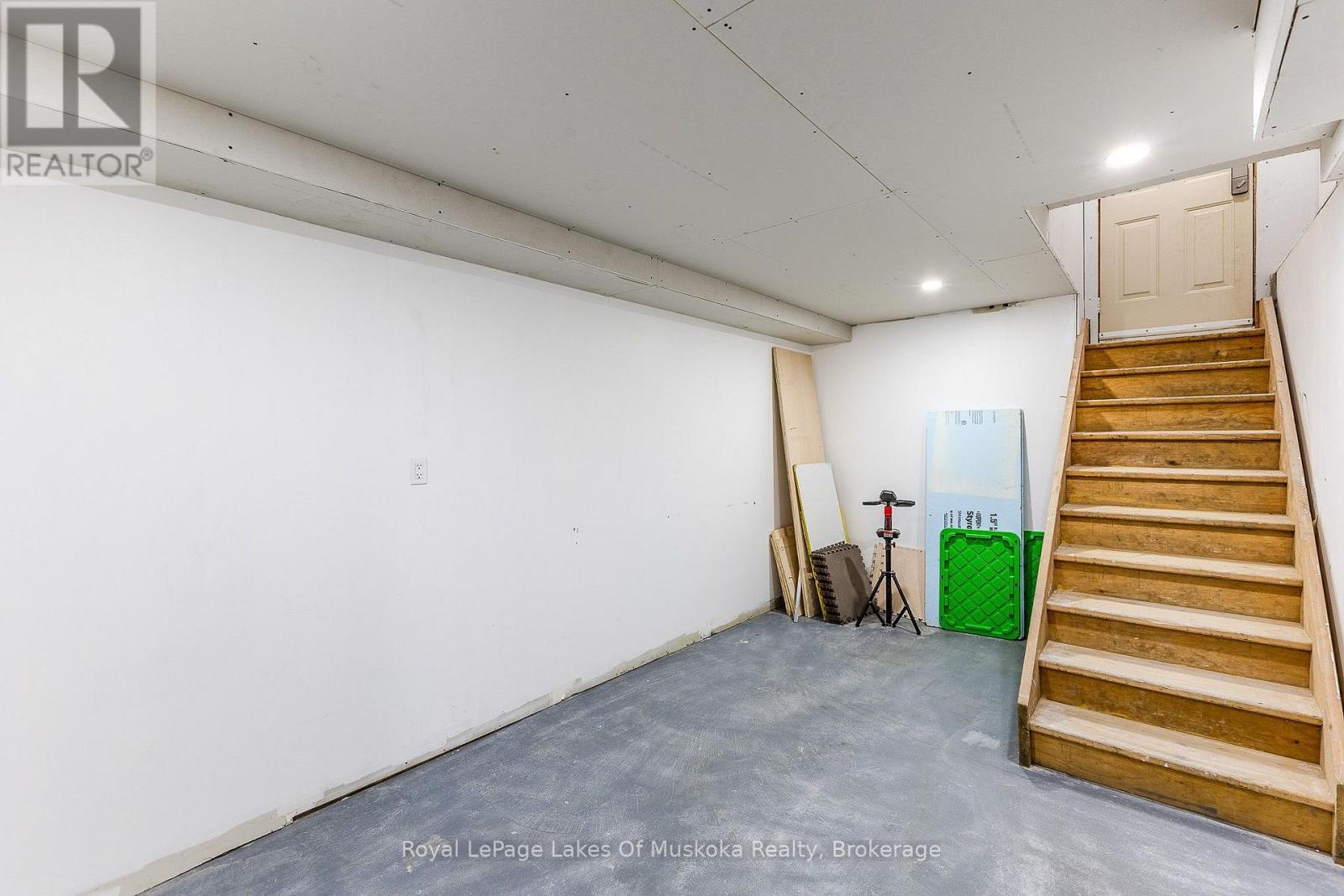 341 WOODS ROAD - 41