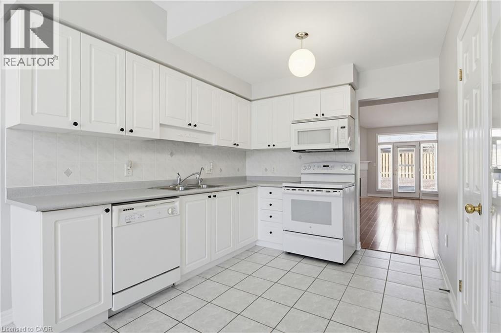 34 GREENTRAIL Drive - Image 4