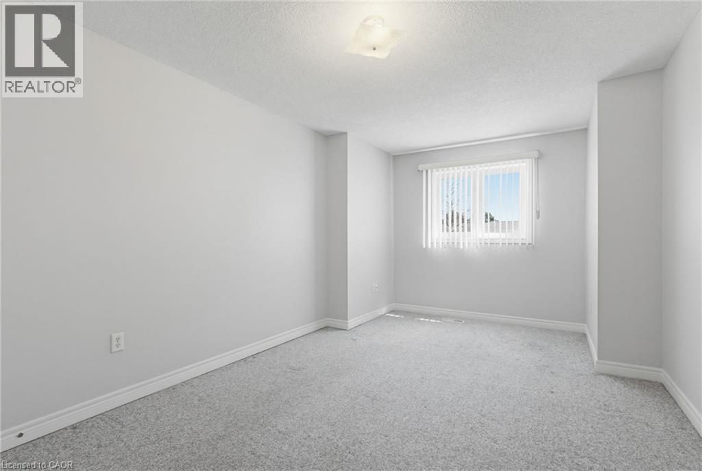 34 GREENTRAIL Drive - Image 29