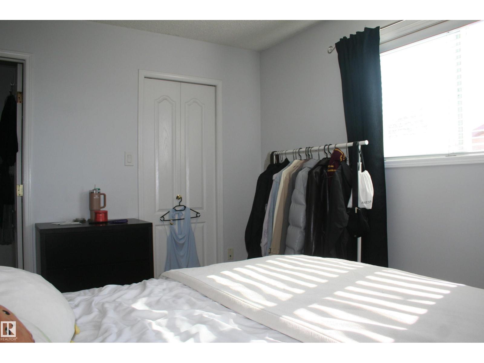 263 DUNVEGAN RD NW - 11