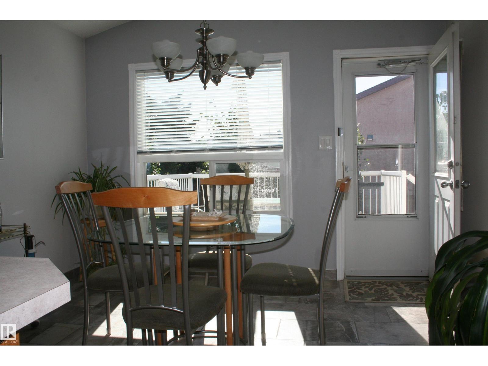 263 DUNVEGAN RD NW - 8