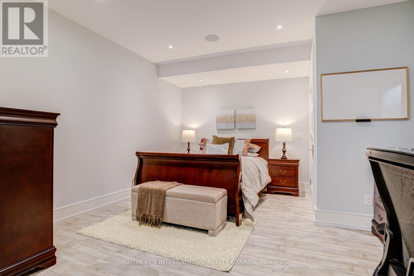 29 OAKWOOD AVENUE S - 28