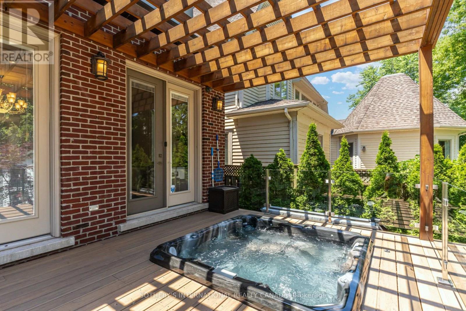 29 OAKWOOD AVENUE S - 31
