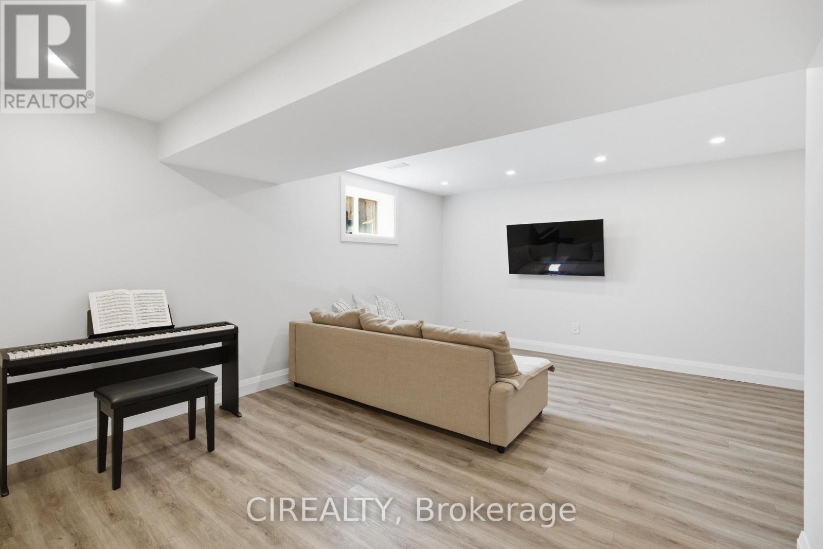 3352 STALYBRIDGE ROAD - Image 28