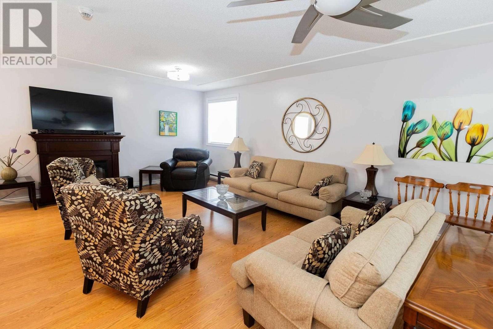 89 Pine ST # 610 - Image 32