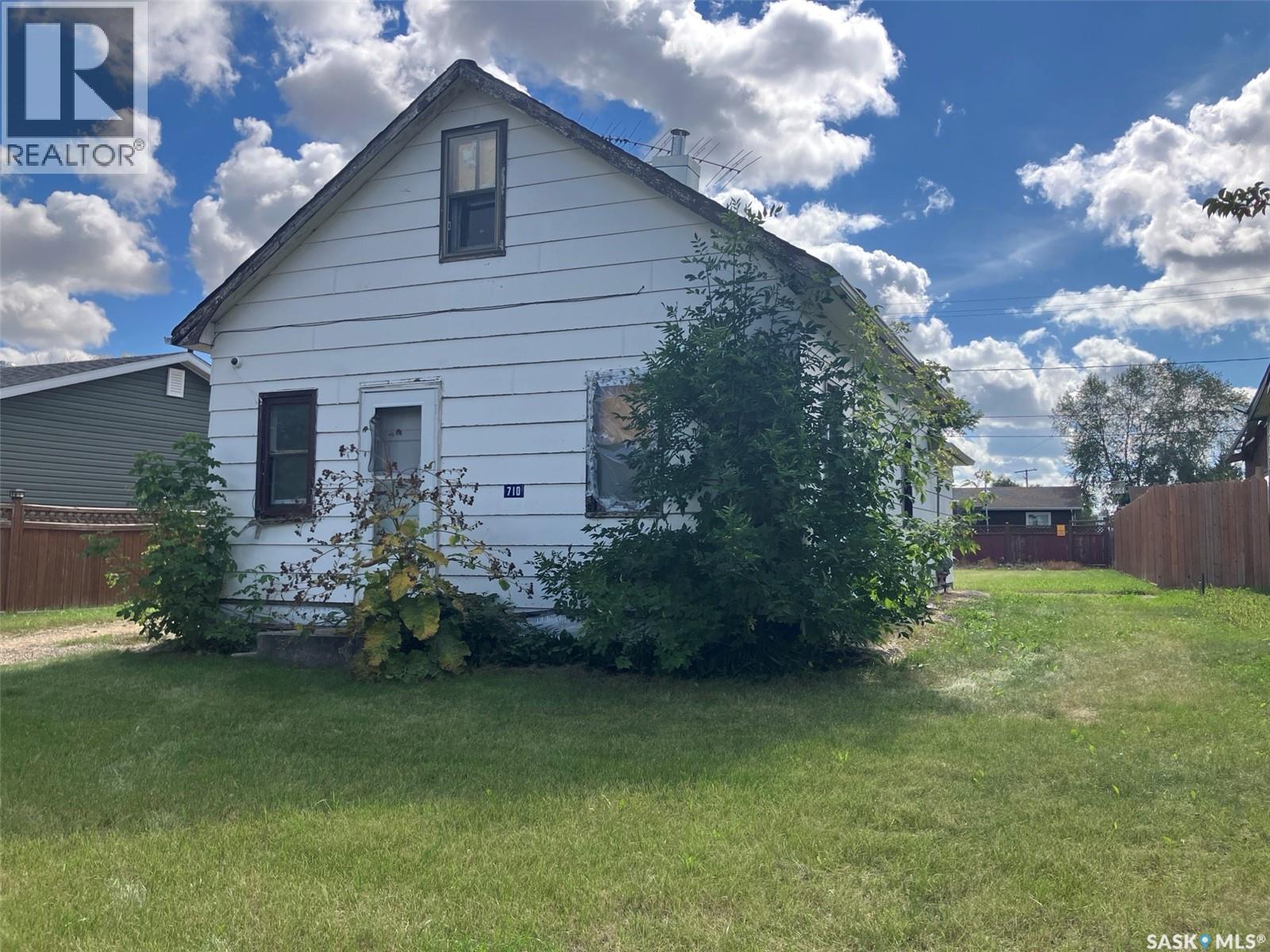 710 9th AVENUE W, Nipawin, Saskatchewan, S0E1E0, Nipawin, Saskatchewan — photo 2 of 5