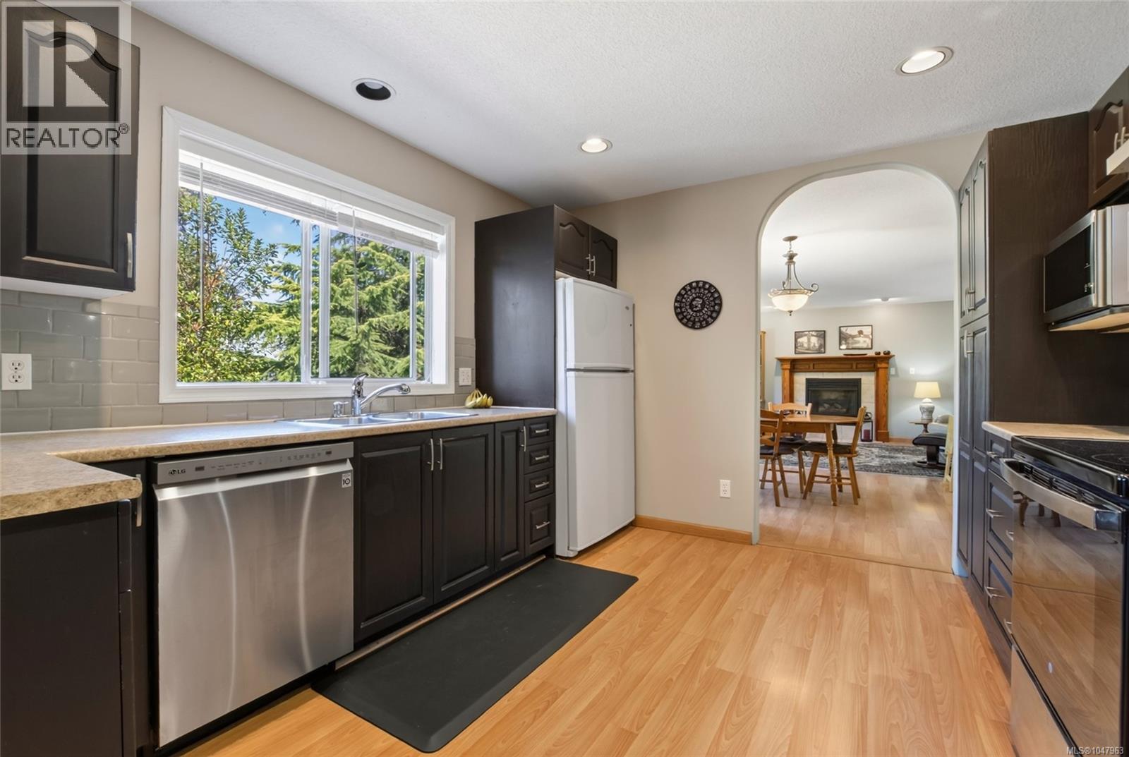 6000 Chippewa Rd - 7