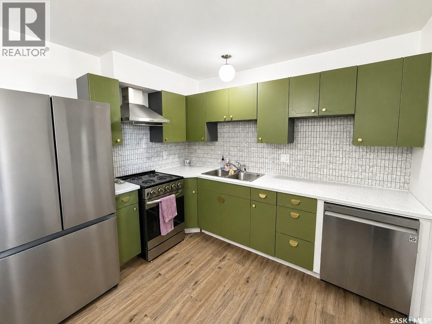110 Arnason CRESCENT, Saskatoon, Saskatchewan, S7H4M8, Saskatoon, Saskatchewan — photo 4 of 5