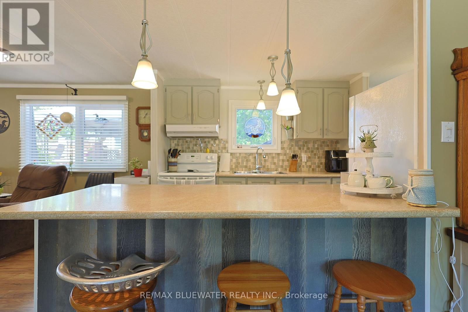 95 SHANNON BOULEVARD - Image 17