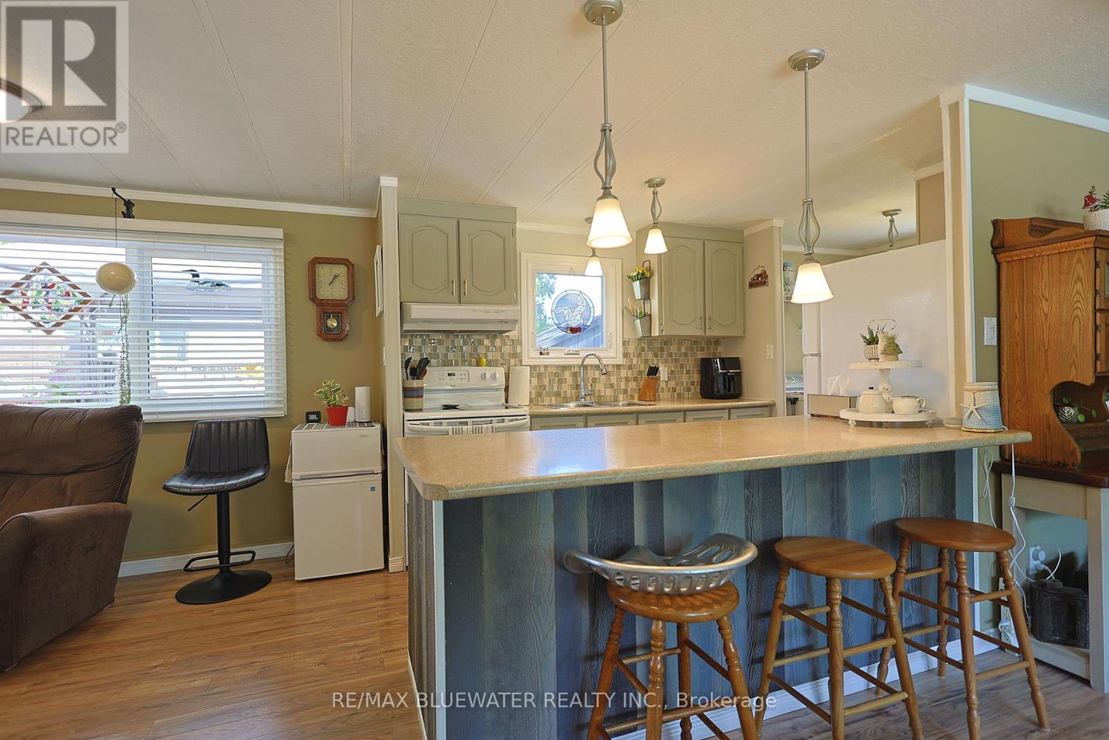 95 SHANNON BOULEVARD - Image 18