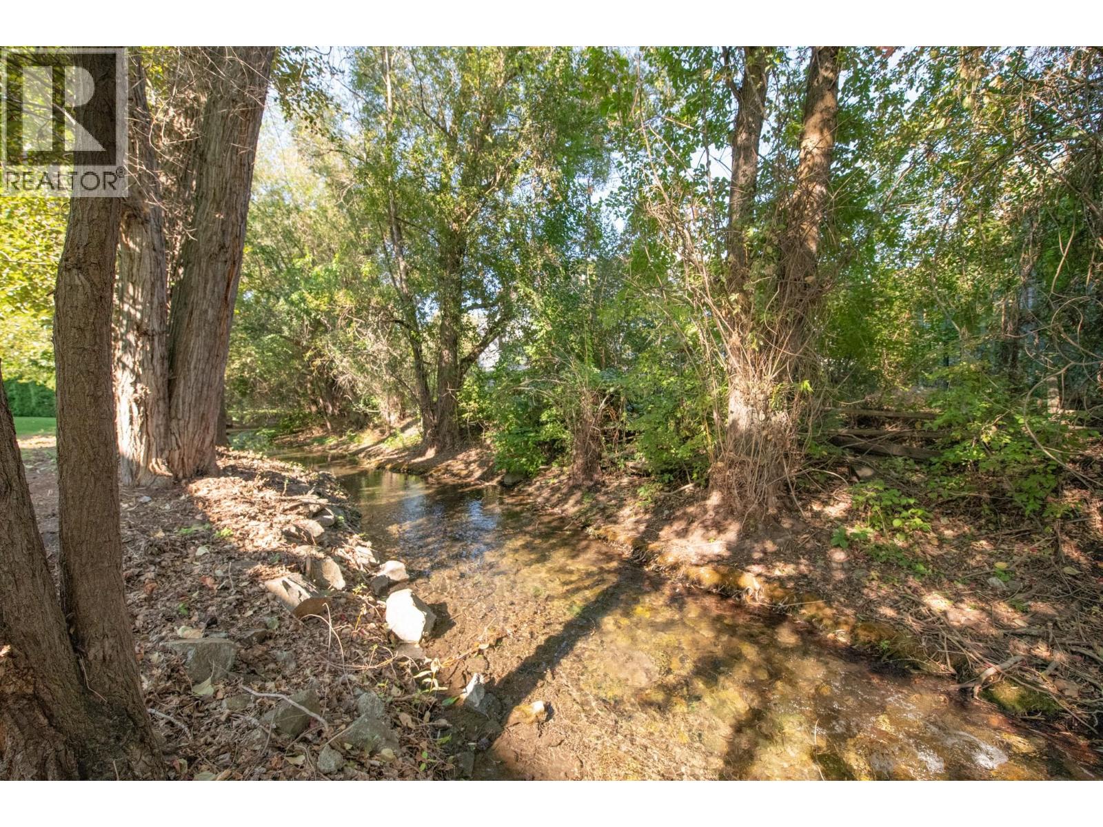 #107 110 Kalamalka Lake Road - 34