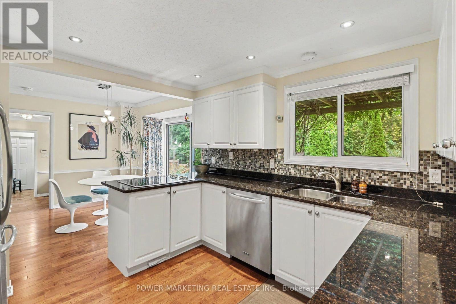 29 OKANAGAN DRIVE - 12