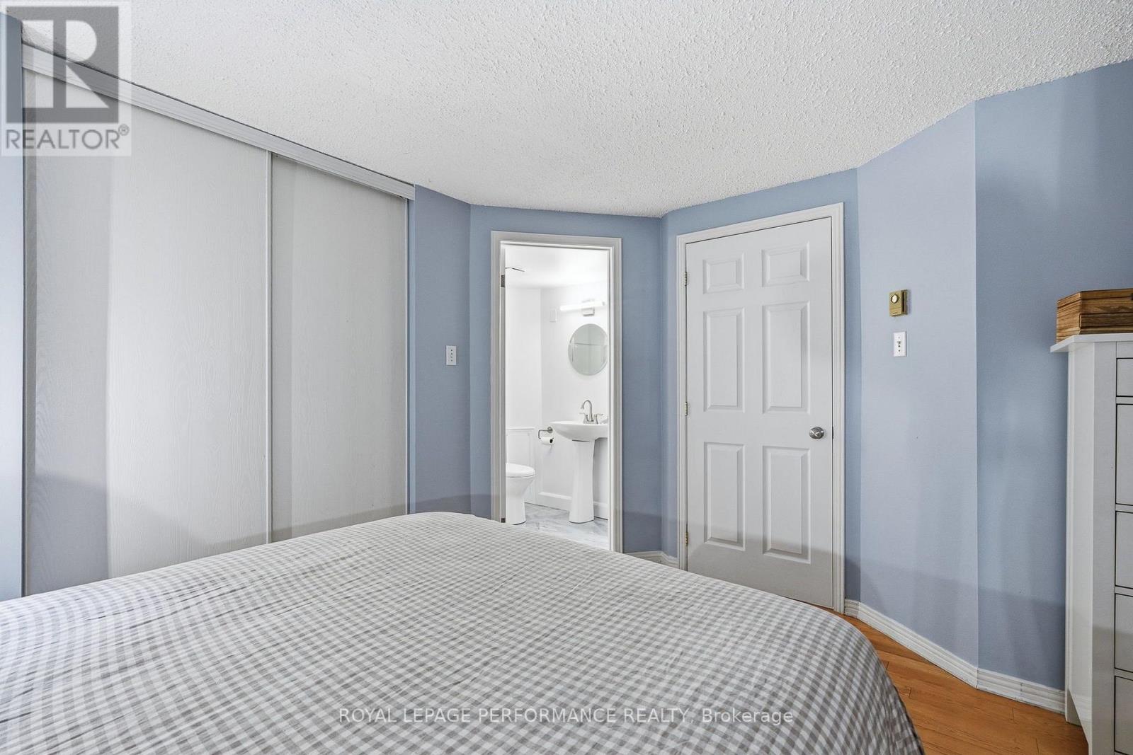 1 - 51 Spadina Avenue