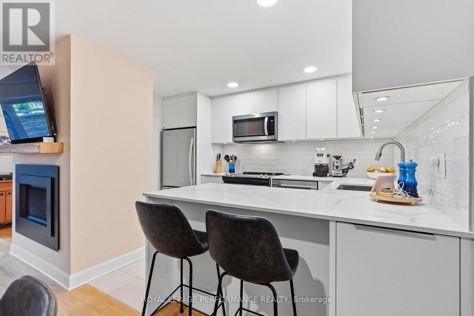 1 - 51 Spadina Avenue
