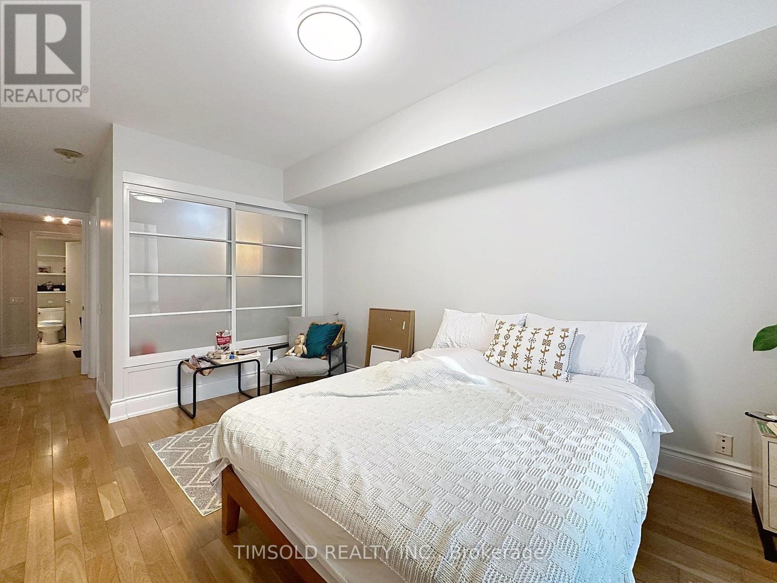 #708W 500 QUEENS QUAY W - 17