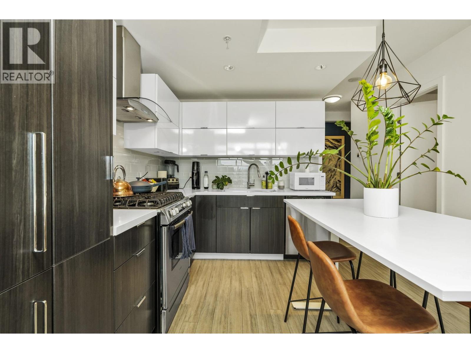 #1604 1775 QUEBEC Street, Vancouver, British Columbia, V5T0E3, Vancouver, British Columbia — photo 4 of 5