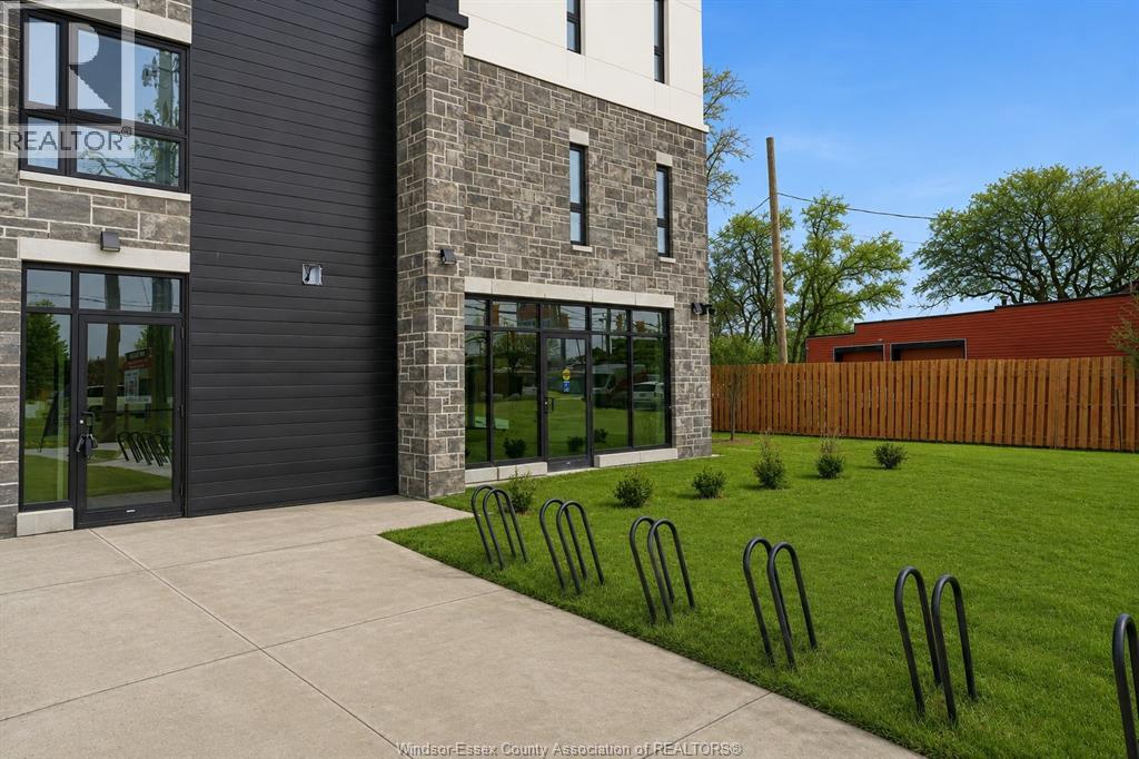 #CR 2 11646 TECUMSEH Road East, Windsor, Ontario, N8N1L7, Windsor, Ontario — photo 1 of 5