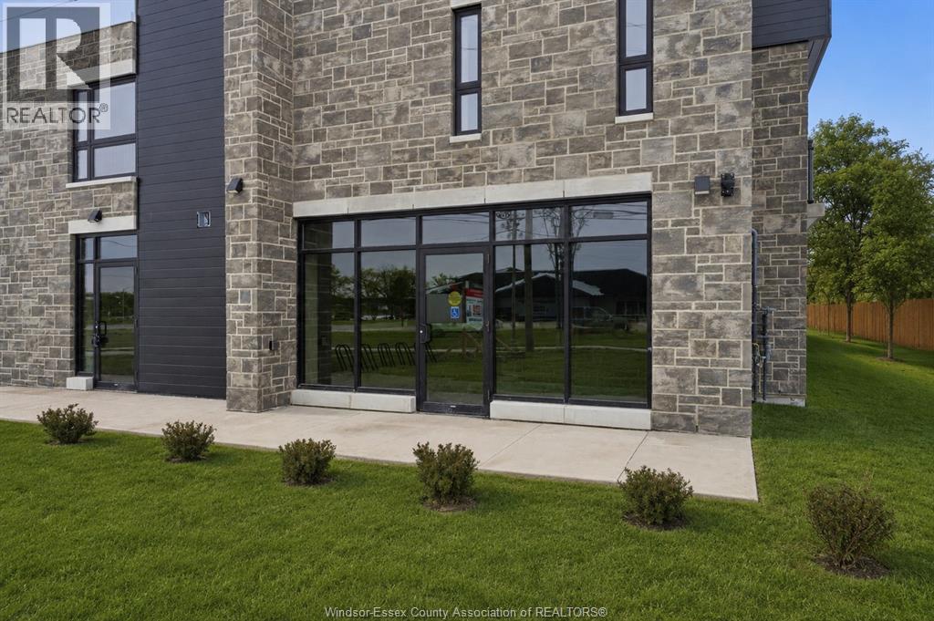 #CR 2 11646 TECUMSEH Road East, Windsor, Ontario, N8N1L7, Windsor, Ontario — photo 3 of 5