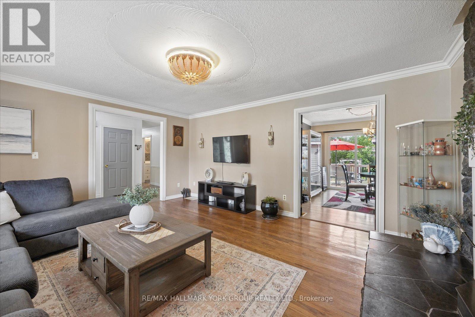 28 MAIN STREET - Image 11