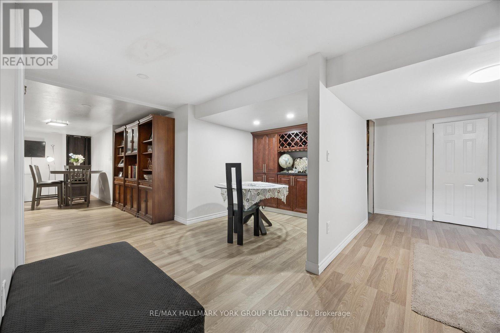 28 MAIN STREET - Image 32