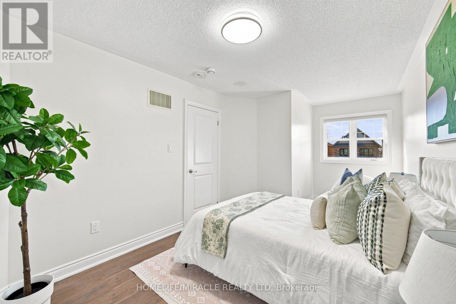 14 ZENITH AVENUE - 25