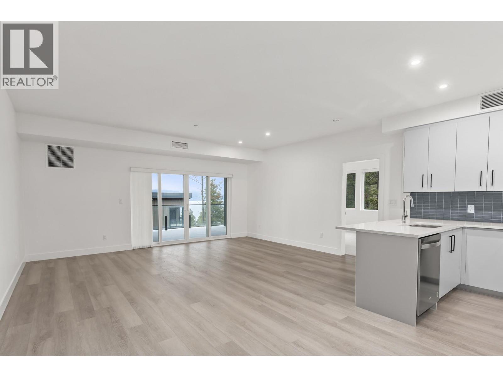 3434 McKinley Beach Drive Unit# 209 photo 3