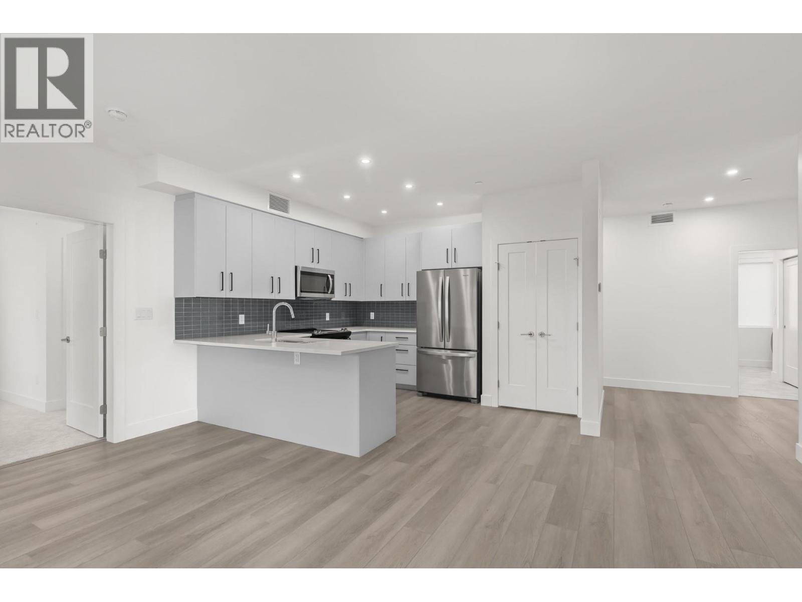 3434 McKinley Beach Drive Unit# 209 photo 5