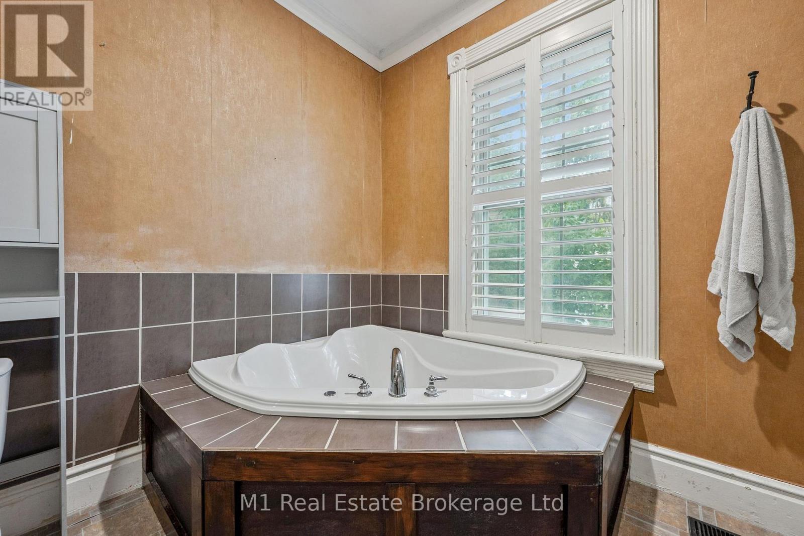 125 ELORA STREET S - Image 27