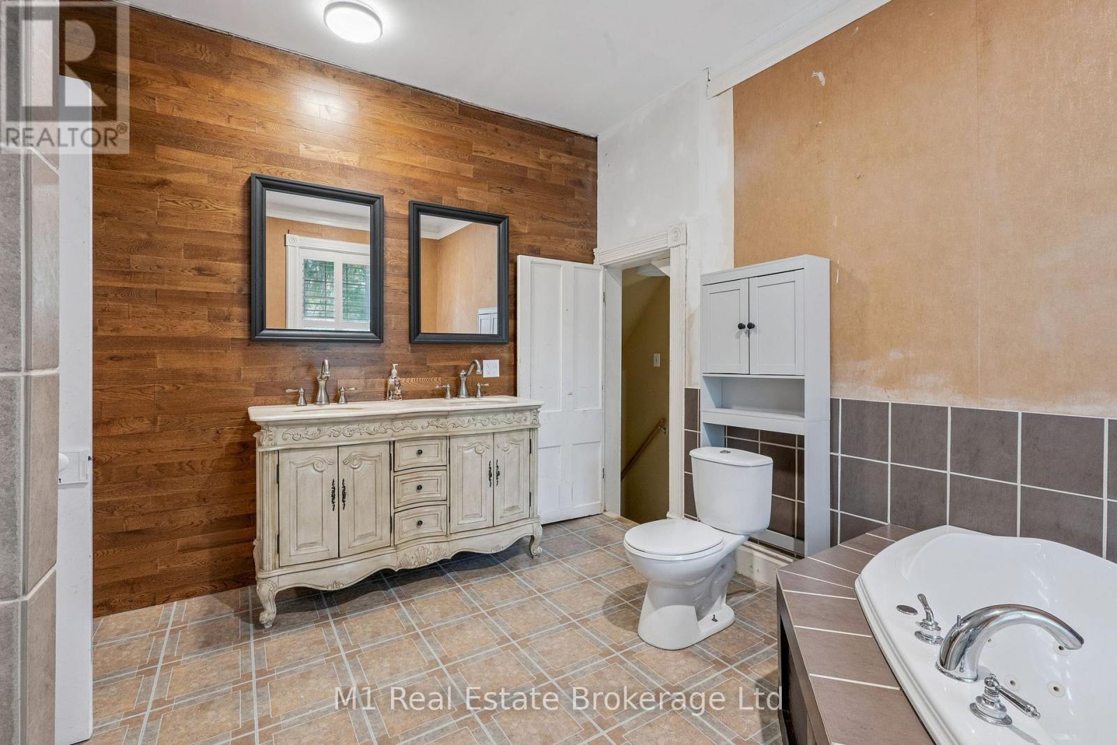 125 ELORA STREET S - 28
