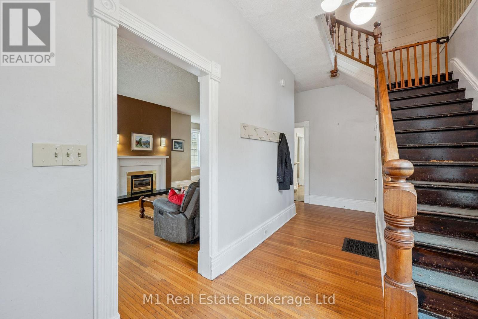 125 ELORA STREET S - 7