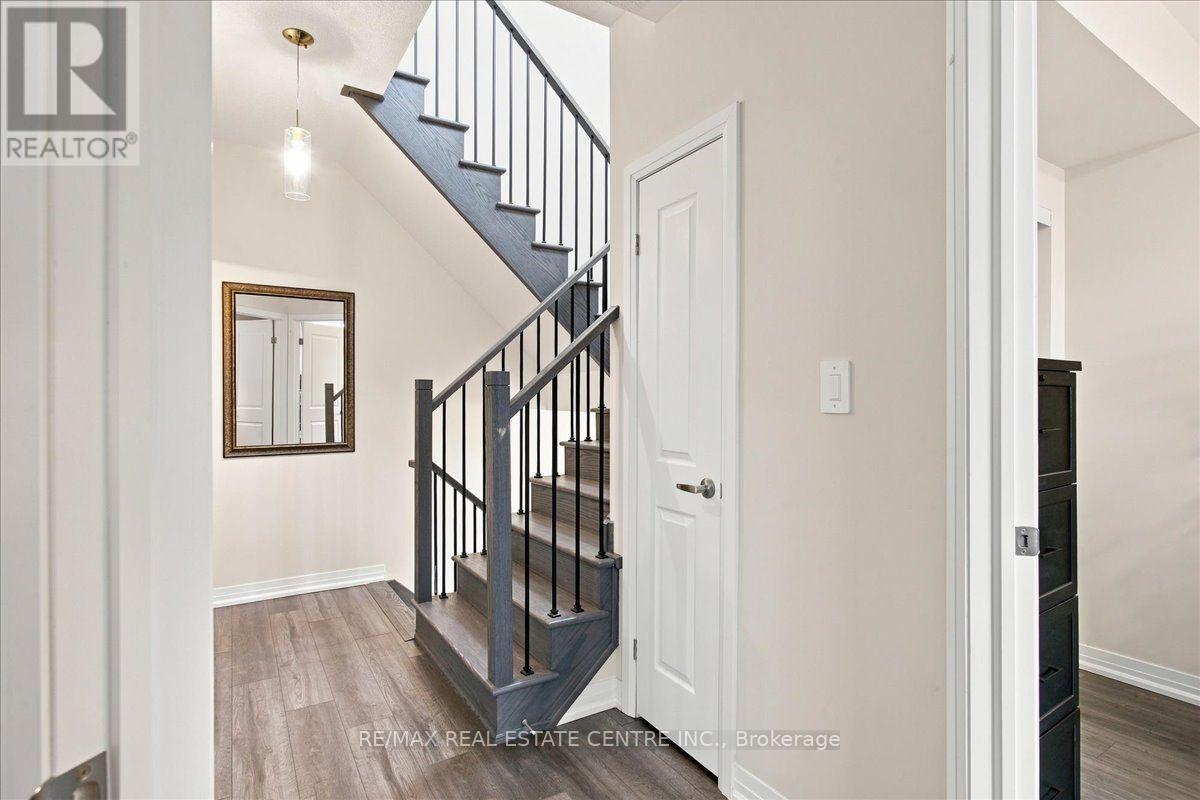 #103 1597 ROSE WAY - 14
