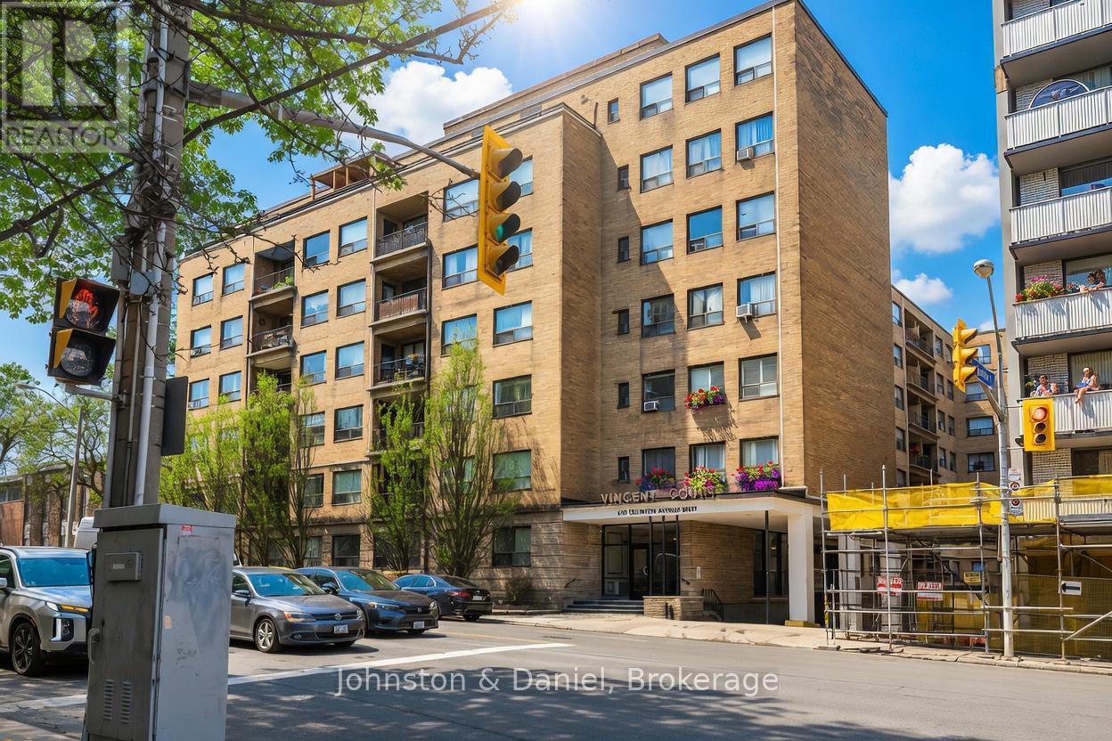 Photo of 660 Eglinton Avenue