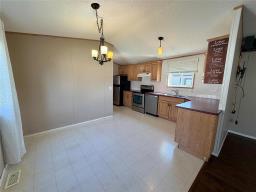 323 Glen Avenue, Brandon, MB R7C1B9 Photo 11