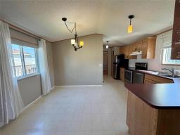 323 Glen Avenue, Brandon, MB R7C1B9 Photo 10
