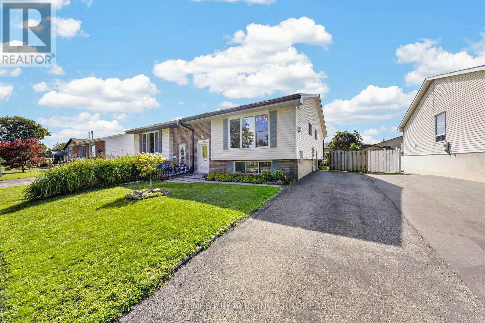 811 CUNNINGHAM CRESCENT - 2